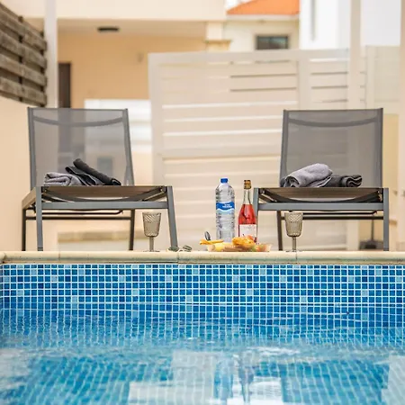 וילה Mambo Private With Pool By The