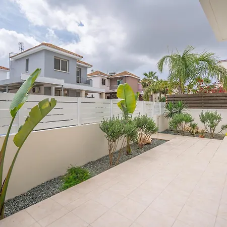 וילה Mambo Private With Pool By The פאראלימני